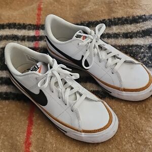 Nike White and Black Sneakers